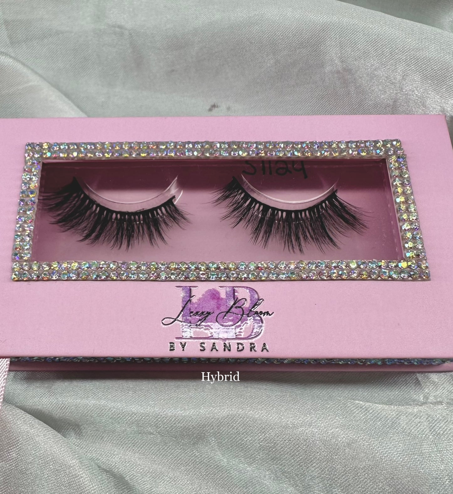 Luxury Eyelashes with Case for Makeup and Cosmetic Use